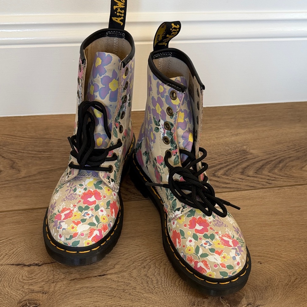 Dr. Martens Floral Lace-Up Combat Boots - Multicolor